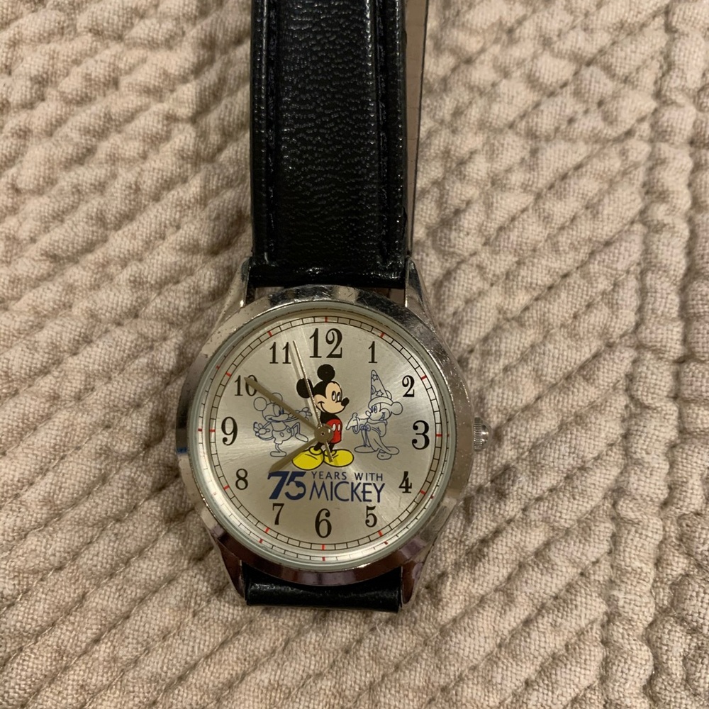 Ladies/girls Mickey Mouse watch